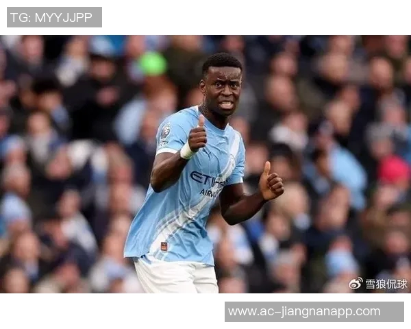 曼城中卫危机加剧仅剩阿克胡桑诺夫召回小将并有意引进格伊